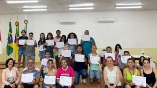 Alunos da Escola José Francisco, de Uruguaiana, recebem certificados de projeto piloto de turismo