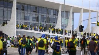AGU quer que financiadores dos atos golpistas devolvam R$ 20,7 milhões