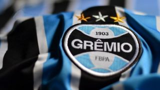 Com um jogador a menos, Grêmio vence por 1 x 0, o Estudiantes de La Plata, na Argentina