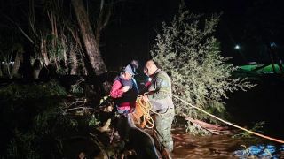 8 pessoas são resgatadas pela BM, Bombeiros e Defesa Civil, no interior de Passo Fundo