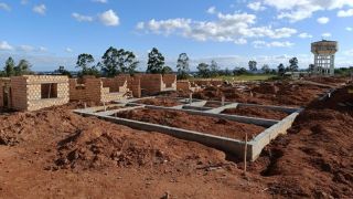 Loteamento das Flores: construção de 60 casas populares avança em ritmo acelerado em Camaquã