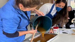 Corsan realiza oficina em São Lourenço do Sul e ensina produção de sabão ecológico com óleo de cozinha usado