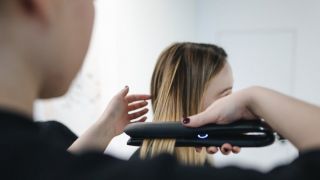 Tipos de alisamento permanente: qual escolher para cada tipo de cabelo?
