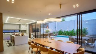 Casas modernas estão apostando em iluminação decorativa estratégica