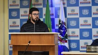 Câmara de Vereadores recebe diretor municipal de trânsito em Sessão Ordinária, em São Lourenço do Sul