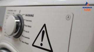 Lava-roupa com mau cheiro ou fazendo barulho? Veja os sinais de que seu equipamento precisa de limpeza urgente