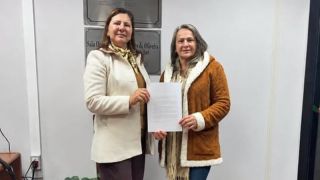 Vereadoras Carminha e Marisete apresentam projeto para criar Procuradoria Especial da Mulher, em Camaquã