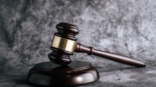 Homem é condenado a mais de 9 anos de prisão por torturar esposa e tentar matar sobrinho em SC