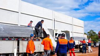 Prefeitura de Eldorado do Sul inicia entrega de telhas para famílias atingidas pelo temporal de granizo