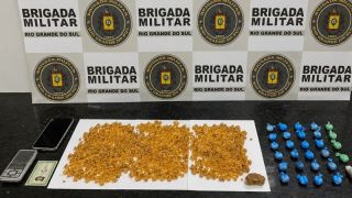 Polícia Militar apreende cerca de mil pedras de crack e cocaína após operação da Força Tática em Tapes