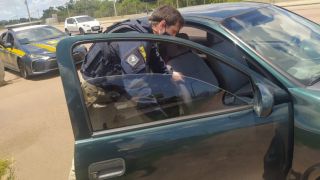 PRF prende homem e recupera carro na BR-290, em Porto Alegre