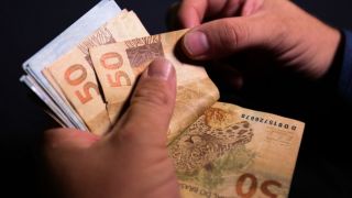 Salário mínimo passa a ser de R$ 1.212 com vigência no dia 1º de janeiro de 2022