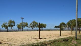 Quadra de Futebol de Areia da Praia das Nereidas passa por reformas, em São Lourenço do Sul