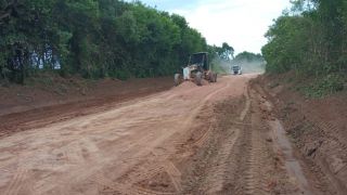 Prefeitura realiza serviços de roçadas nas estradas vicinais, em Amaral Ferrador