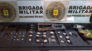 Força Tática do 31º BPM prende dois homens por tráfico de drogas, em Guaíba