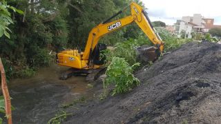 Prefeitura de Camaquã trabalha na recuperação de pavimentação em frente ao Sesc