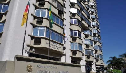Justiça do Trabalho gaúcha passa a exigir comprovante de vacinação na entrada dos seus prédios