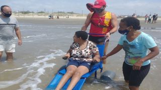 Projeto “Um Banho de Inclusão” foi realizado na Praia do Mar Grosso, em São José do Norte