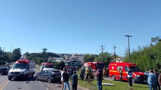 Idoso morre após colisão frontal entre dois carros, no km 78 da ERS 122, em Caxias do Sul