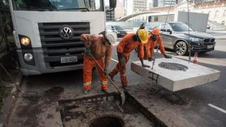 Projeto, aprovado na Câmara de Vereadores de Porto Alegr, obriga o nivelamento de tampas de bueiro em vias públicas
