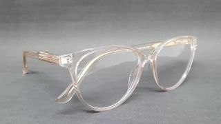 Modelo de óculos – lindo, leve e confortável – por R$ 240,00, você encontra na Joalheria Tanski