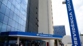 Após 52 dias em greve, médicos peritos do INSS voltam a trabalhar