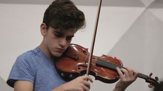 OSPA recebe jovem violinista brasileiro para concerto desafiante de Brahms, neste sábado, dia 2 de julho