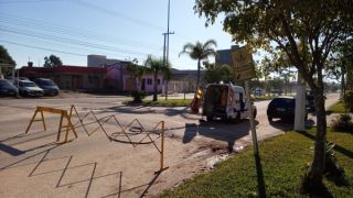 Av. Nestor de Moura Jardim, em Camaquã, recebe manutenção na sinalização de trânsito