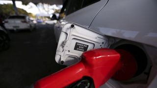 Petrobras reduz preço de venda da gasolina para distribuidoras  