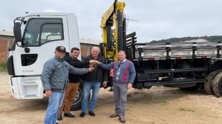 Prefeitura de Sertão Santana realizada a aquisição de um caminhão operacional munck, no valor de R$ 360 mil
