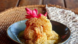 Dica de receita: Camarão envolto na tapioca com molho de maracujá