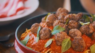 Dica de receita: Espaguete com Molho de Tomate Assado e Mini Almôndegas