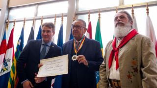 Assembleia Legislativa do RS concede Medalha do Mérito Farroupilha a Galvão Bueno