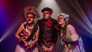 Espetáculo teatral e circense "Provisoriamente não cantaremos o amor" circula pelo Estado em iniciativa do Sesc/RS