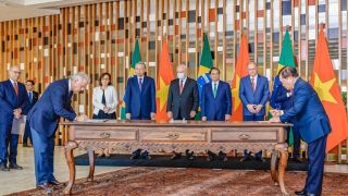 Brasil e Vietnã assinam acordos em agricultura, defesa, educação e diplomacia