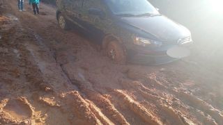 Estrada no Travessão da Santa Auta que sai na Vista Alegre, no interior de Camaquã, está em péssimas condições