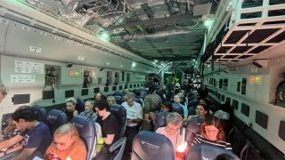 Terceiro voo com 69 brasileiros vindo de Israel decola nesta quinta rumo a São Paulo