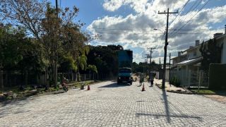 Calçamento inicia na Rua Marechal Floriano no bairro Jardim do Forte, em Camaquã