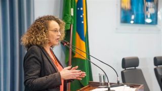 Deputada Luciana Genro protocola projeto para fornecimento de fone antirruído para crianças autistas no RS