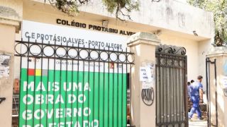 Recuperação da escadaria do Colégio Protásio Alves é iniciada