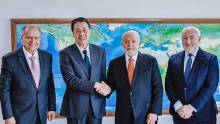 Presidente Lula conversa sobre investimentos no Brasil com CEO da Nissan