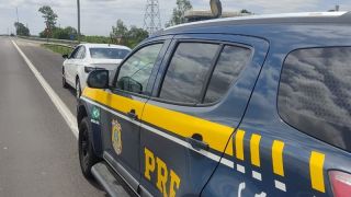 PRF recupera, em abordagem na BR-290, em Porto Alegre, carro furtado de locadora mediante fraude