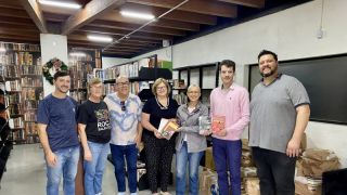 Secretaria da Cultura entrega seis mil livros a municípios atingidos por enchentes no Vale do Taquari
