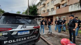 Polícia Civil prende homens que apareciam em vídeo ostentando armas de fogo, em Porto Alegre