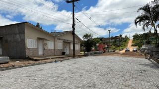 Rua Amaro Lopes começa a ser calçada no Bairro Dona Tereza, em Camaquã