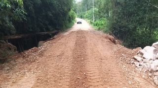 Prefeitura de Barra do Ribeiro realiza manutenção nos bueiros e na estrada do Miniquin, na Localidade de Douradilho