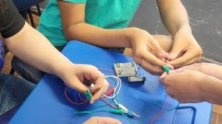 Projeto “Despertando para a Eletrônica” promove oficinas em escolas públicas, em Pelotas