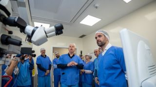 Governador Eduardo Leite entrega equipamentos para os hospitais de Clínicas e de Olhos de Passo Fundo