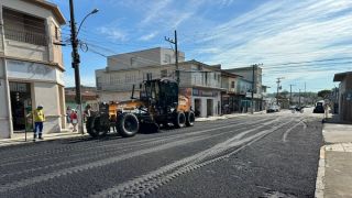 Começa com obras de asfalto na Rua Profª Luiza Maraninchi, no centro de Camaquã