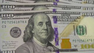 Bolsa bate recorde e dólar cai após aprovação da reforma tributária, no Brasil